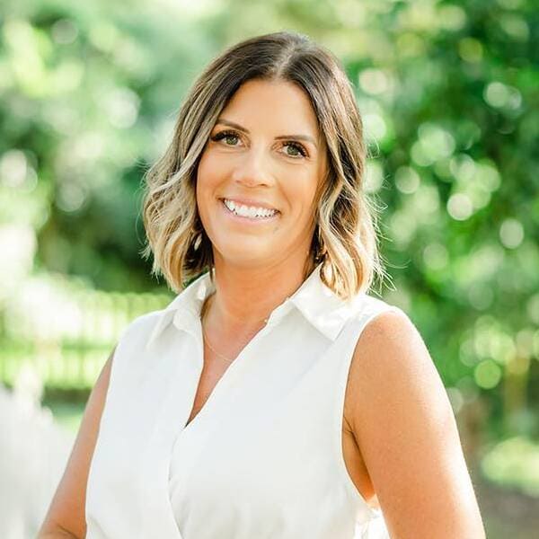 Leah Hinton, Realtor in Southern Mississippi | Southern Oaks Realty LLC